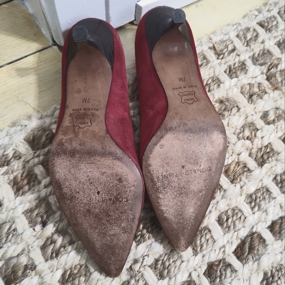 EUC Donald J Pliner Size 7 Red Sueded Kitten Heel - Picture 3 of 7